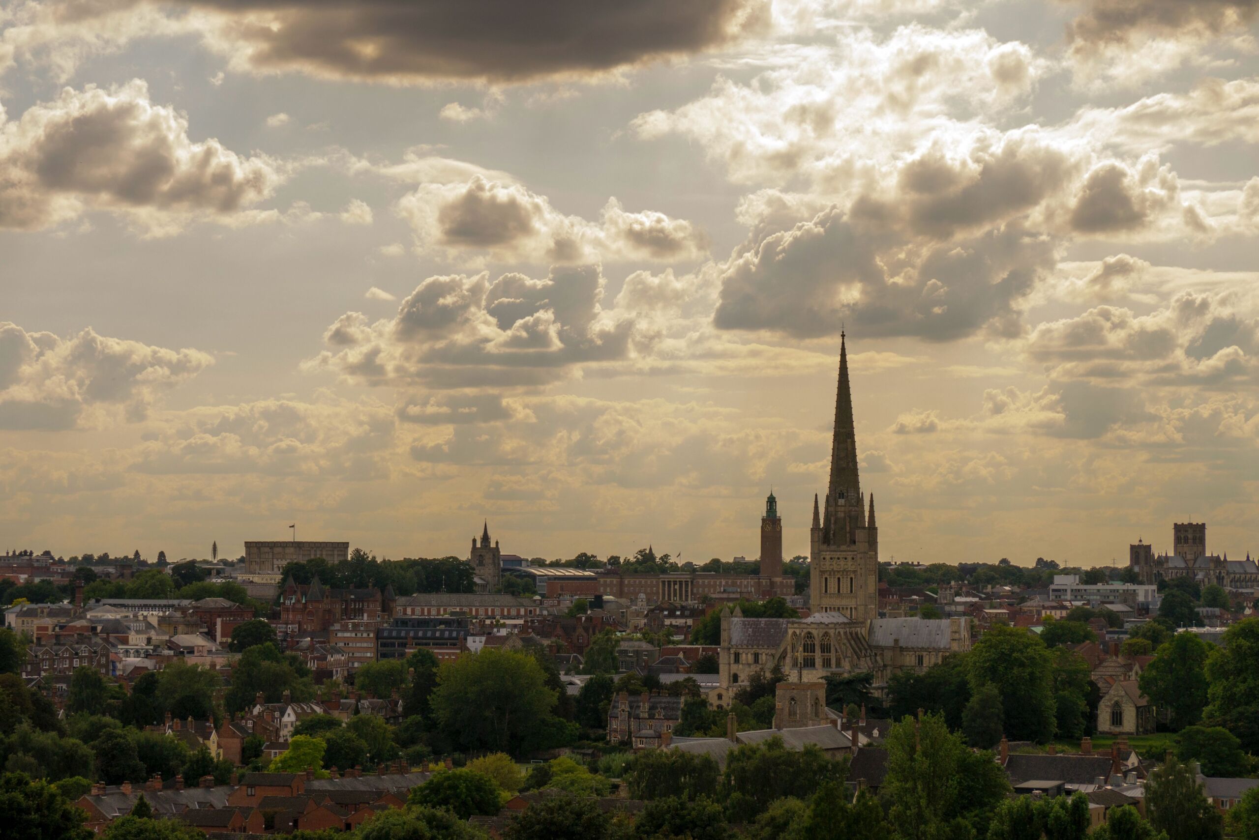 The,Sunset,Over,Norwich,,Uk,With,The,Cathedrals,,City,Hall norwich city skyline